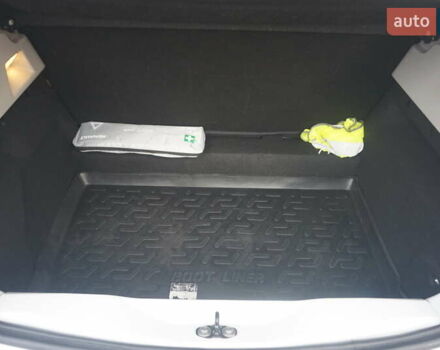 Білий Рено Зое, об'ємом двигуна 0 л та пробігом 111 тис. км за 7555 $, фото 51 на Automoto.ua