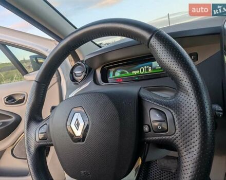 Белый Рено Зое, объемом двигателя 0 л и пробегом 51 тыс. км за 6995 $, фото 29 на Automoto.ua