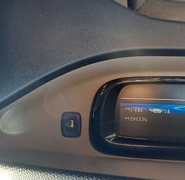 Белый Рено Зое, объемом двигателя 0 л и пробегом 163 тыс. км за 7950 $, фото 29 на Automoto.ua