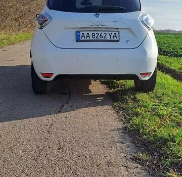 Белый Рено Зое, объемом двигателя 0 л и пробегом 163 тыс. км за 7950 $, фото 5 на Automoto.ua