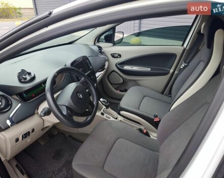 Белый Рено Зое, объемом двигателя 0 л и пробегом 129 тыс. км за 7800 $, фото 12 на Automoto.ua