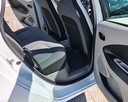 Белый Рено Зое, объемом двигателя 0 л и пробегом 116 тыс. км за 6700 $, фото 9 на Automoto.ua