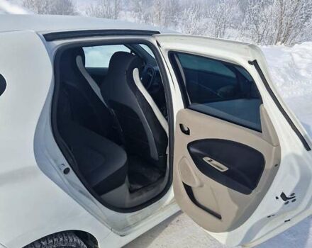 Білий Рено Зое, об'ємом двигуна 0 л та пробігом 76 тис. км за 7500 $, фото 7 на Automoto.ua