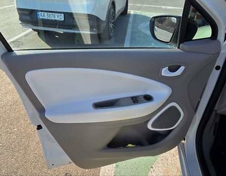 Білий Рено Зое, об'ємом двигуна 0 л та пробігом 192 тис. км за 5700 $, фото 26 на Automoto.ua