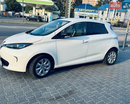 Белый Рено Зое, объемом двигателя 0 л и пробегом 70 тыс. км за 7500 $, фото 10 на Automoto.ua