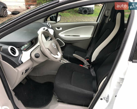 Белый Рено Зое, объемом двигателя 0 л и пробегом 91 тыс. км за 8999 $, фото 6 на Automoto.ua