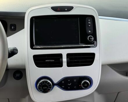 Белый Рено Зое, объемом двигателя 0 л и пробегом 164 тыс. км за 5999 $, фото 21 на Automoto.ua