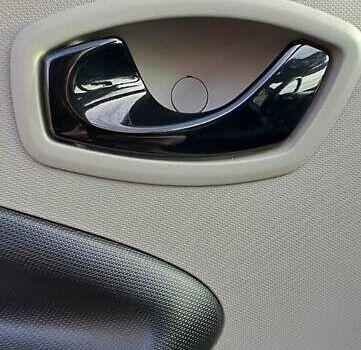 Белый Рено Зое, объемом двигателя 0 л и пробегом 163 тыс. км за 7950 $, фото 31 на Automoto.ua