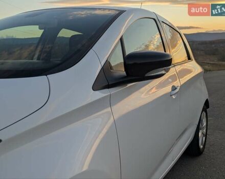 Белый Рено Зое, объемом двигателя 0 л и пробегом 51 тыс. км за 6995 $, фото 5 на Automoto.ua