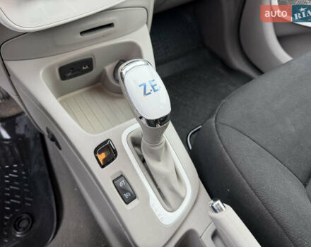 Білий Рено Зое, об'ємом двигуна 0 л та пробігом 80 тис. км за 5800 $, фото 14 на Automoto.ua