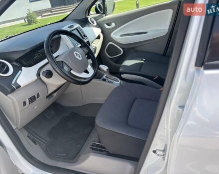 Білий Рено Зое, об'ємом двигуна 0 л та пробігом 84 тис. км за 7700 $, фото 10 на Automoto.ua