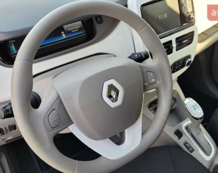 Белый Рено Зое, объемом двигателя 0 л и пробегом 113 тыс. км за 7200 $, фото 13 на Automoto.ua