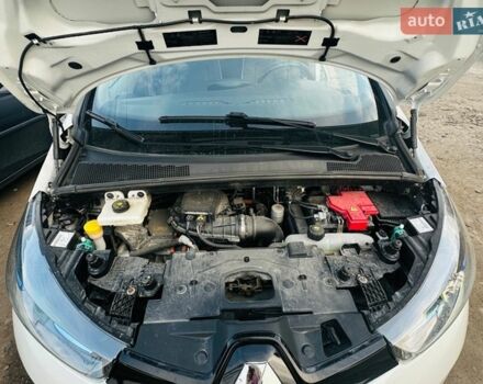 Белый Рено Зое, объемом двигателя 0 л и пробегом 99 тыс. км за 7700 $, фото 18 на Automoto.ua