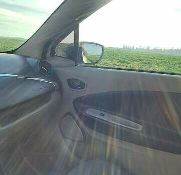 Белый Рено Зое, объемом двигателя 0 л и пробегом 163 тыс. км за 7950 $, фото 12 на Automoto.ua