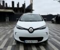 Белый Рено Зое, объемом двигателя 0 л и пробегом 76 тыс. км за 9500 $, фото 3 на Automoto.ua