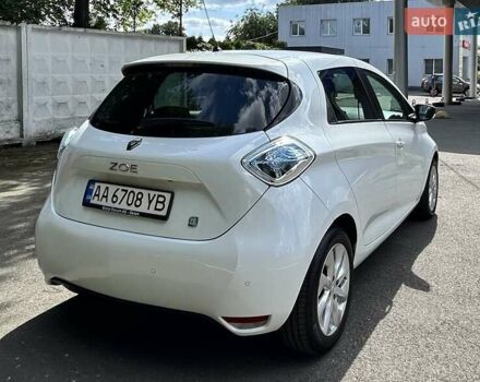 Белый Рено Зое, объемом двигателя 0 л и пробегом 94 тыс. км за 7500 $, фото 6 на Automoto.ua