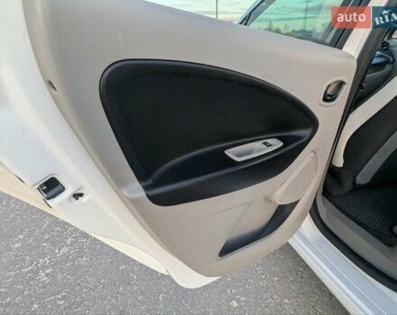 Белый Рено Зое, объемом двигателя 0 л и пробегом 51 тыс. км за 6995 $, фото 39 на Automoto.ua