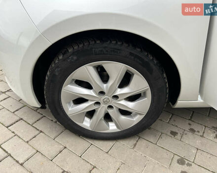 Білий Рено Зое, об'ємом двигуна 0 л та пробігом 87 тис. км за 7800 $, фото 5 на Automoto.ua