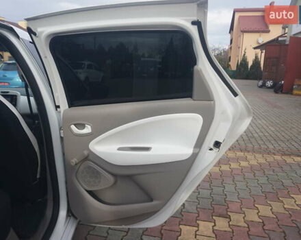 Білий Рено Зое, об'ємом двигуна 0 л та пробігом 112 тис. км за 6777 $, фото 40 на Automoto.ua