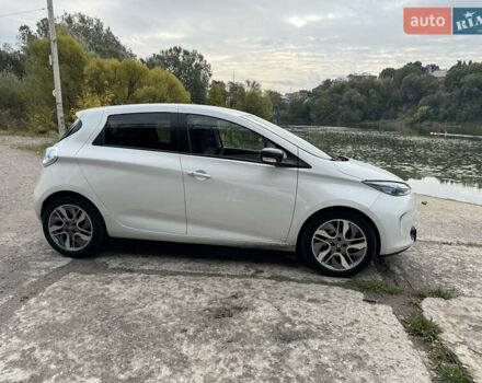 Білий Рено Зое, об'ємом двигуна 0 л та пробігом 98 тис. км за 9500 $, фото 5 на Automoto.ua