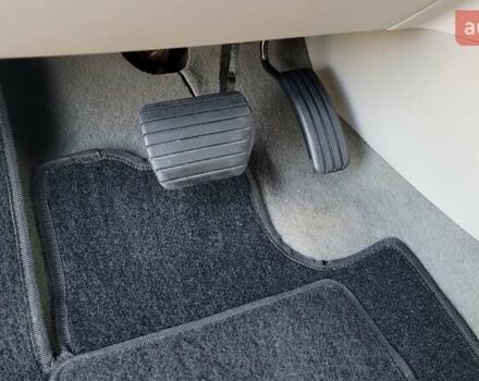 Белый Рено Зое, объемом двигателя 0 л и пробегом 113 тыс. км за 7200 $, фото 15 на Automoto.ua