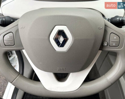 Белый Рено Зое, объемом двигателя 0 л и пробегом 115 тыс. км за 5950 $, фото 15 на Automoto.ua