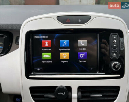 Белый Рено Зое, объемом двигателя 0 л и пробегом 115 тыс. км за 5950 $, фото 17 на Automoto.ua