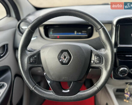 Белый Рено Зое, объемом двигателя 0 л и пробегом 75 тыс. км за 6500 $, фото 6 на Automoto.ua