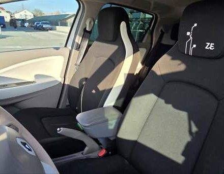 Білий Рено Зое, об'ємом двигуна 0 л та пробігом 192 тис. км за 5700 $, фото 5 на Automoto.ua