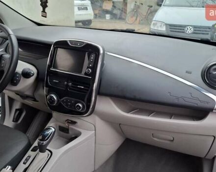 Белый Рено Зое, объемом двигателя 0 л и пробегом 61 тыс. км за 6600 $, фото 23 на Automoto.ua