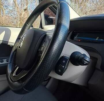 Белый Рено Зое, объемом двигателя 0 л и пробегом 163 тыс. км за 7950 $, фото 26 на Automoto.ua