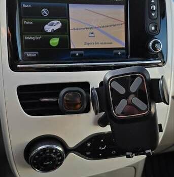 Білий Рено Зое, об'ємом двигуна 0 л та пробігом 192 тис. км за 5700 $, фото 19 на Automoto.ua