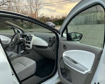 Белый Рено Зое, объемом двигателя 0 л и пробегом 75 тыс. км за 9250 $, фото 15 на Automoto.ua