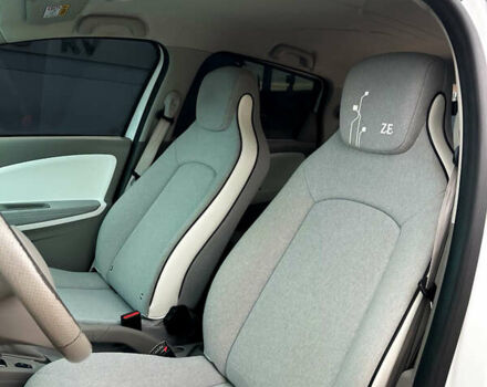 Белый Рено Зое, объемом двигателя 0 л и пробегом 100 тыс. км за 8700 $, фото 9 на Automoto.ua