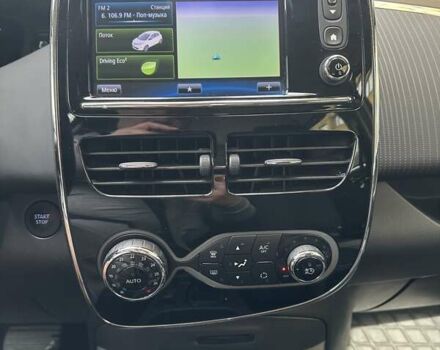 Белый Рено Зое, объемом двигателя 0 л и пробегом 92 тыс. км за 9990 $, фото 16 на Automoto.ua