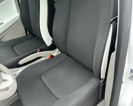Белый Рено Зое, объемом двигателя 0 л и пробегом 74 тыс. км за 9550 $, фото 6 на Automoto.ua