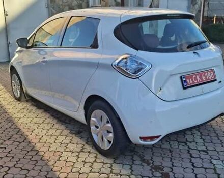 Белый Рено Зое, объемом двигателя 0 л и пробегом 101 тыс. км за 8850 $, фото 2 на Automoto.ua