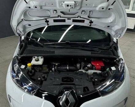 Белый Рено Зое, объемом двигателя 0 л и пробегом 115 тыс. км за 9950 $, фото 16 на Automoto.ua