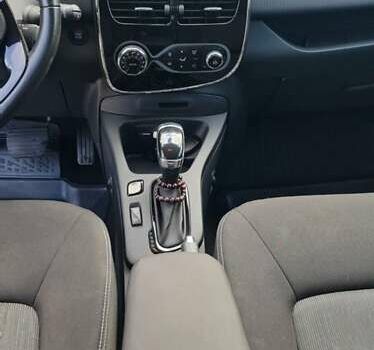 Білий Рено Зое, об'ємом двигуна 0 л та пробігом 105 тис. км за 9600 $, фото 9 на Automoto.ua