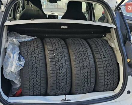 Белый Рено Зое, объемом двигателя 0 л и пробегом 79 тыс. км за 9490 $, фото 4 на Automoto.ua