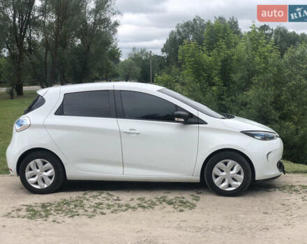 Белый Рено Зое, объемом двигателя 0 л и пробегом 80 тыс. км за 9400 $, фото 4 на Automoto.ua