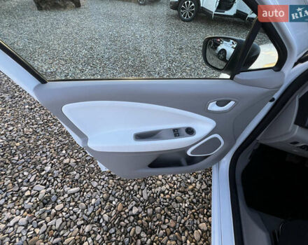 Белый Рено Зое, объемом двигателя 0 л и пробегом 94 тыс. км за 9199 $, фото 14 на Automoto.ua