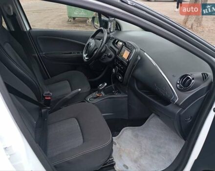 Белый Рено Зое, объемом двигателя 0 л и пробегом 138 тыс. км за 10700 $, фото 9 на Automoto.ua