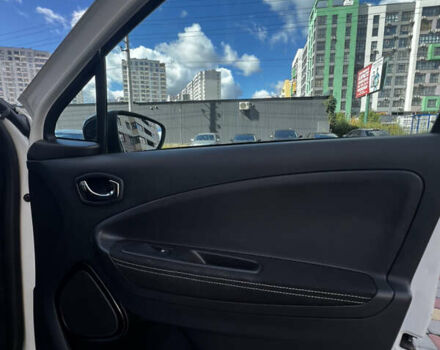 Белый Рено Зое, объемом двигателя 0 л и пробегом 146 тыс. км за 10500 $, фото 31 на Automoto.ua