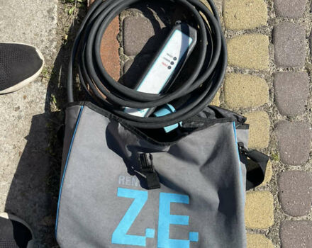 Белый Рено Зое, объемом двигателя 0 л и пробегом 85 тыс. км за 9900 $, фото 25 на Automoto.ua