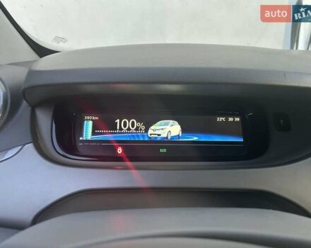 Белый Рено Зое, объемом двигателя 0 л и пробегом 139 тыс. км за 9000 $, фото 15 на Automoto.ua