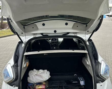 Белый Рено Зое, объемом двигателя 0 л и пробегом 131 тыс. км за 9650 $, фото 18 на Automoto.ua