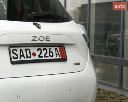Білий Рено Зое, об'ємом двигуна 0 л та пробігом 96 тис. км за 10000 $, фото 8 на Automoto.ua