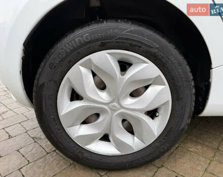 Белый Рено Зое, объемом двигателя 0 л и пробегом 106 тыс. км за 8100 $, фото 29 на Automoto.ua