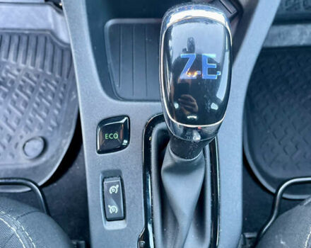 Білий Рено Зое, об'ємом двигуна 0 л та пробігом 86 тис. км за 9500 $, фото 15 на Automoto.ua